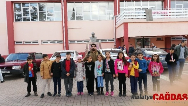 Pazaryeri HEM kursiyerleri satranç turnuvasında 3 madalya kazandı