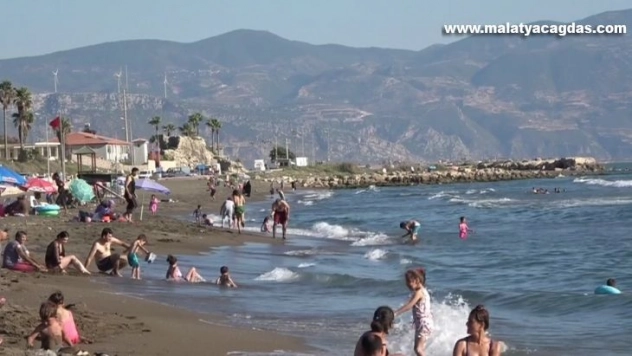 Petrol atıklarına rağmen yüzen vatandaştan ilginç cevap