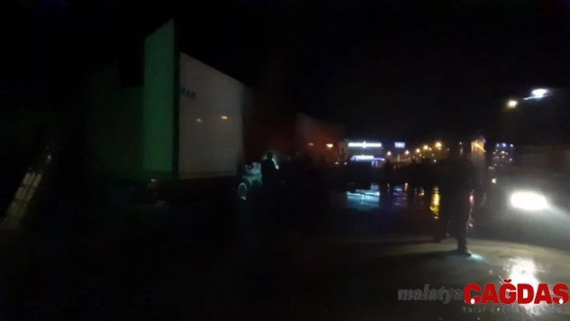 Petrol istasyonundaki araç yangını paniğe neden oldu