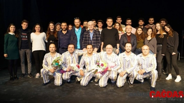 Pijamalı Adamlar, Atatürk Evi için sahne aldı