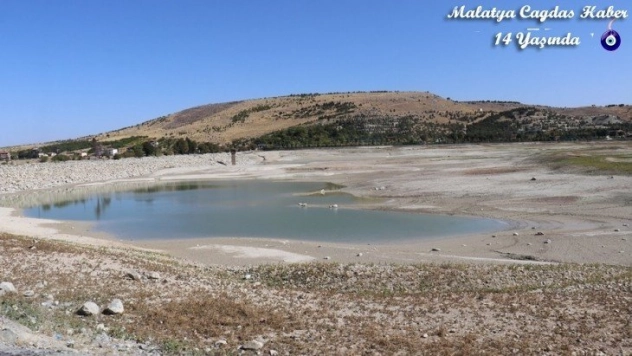 Pınarbaşı göletinde sular çekildi
