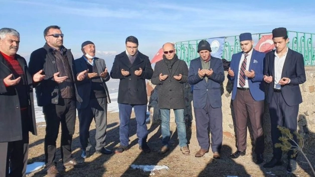 Pir Ali Baba'nın kabri başında bir anma programı düzenledi