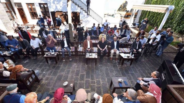 Piyano ile Kürtçe uzun hava Diyarbakır'da buluştu