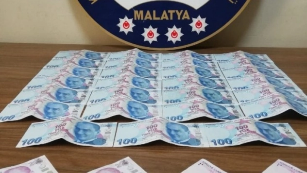 Piyasaya sahte para süren kalpazanlar yakalandı