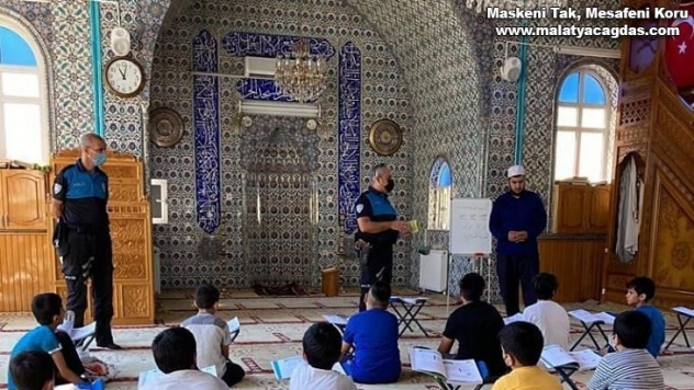 Polis ekipleri çocukları boğulma vakalarına karşı bilgilendirdi