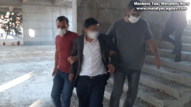 Polis ekipleri üzerine atlayarak kurtardı