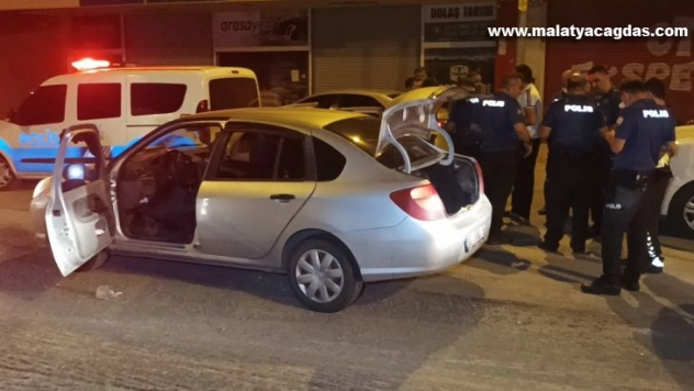 Polis ekiplerinin önünü kestiği araçtan uyuşturucu çıktı