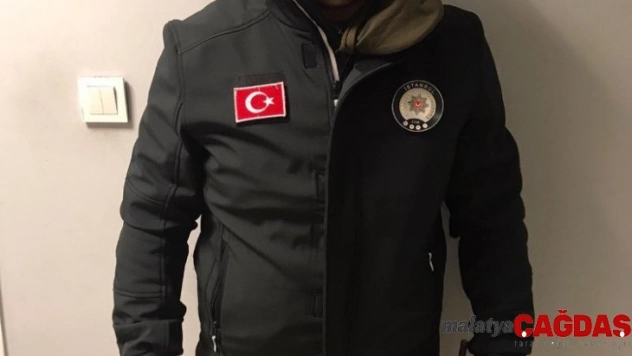 Polis kıyafetiyle yakalandı 'Dizi setinde çalışıyorum' dedi