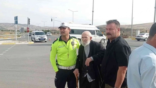 Polis memurundan yürek ısıtan hareket