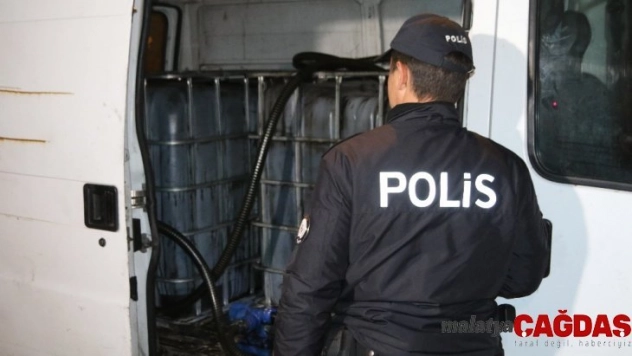 Polis uyuşturucu madde ararken kaçak akaryakıt yakaladı