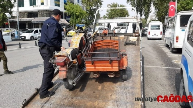 Polise mukavemette bulunduğu iddia edilen 2 kişi gözaltına alındı