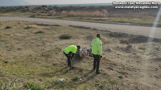 Polisin 'dur' ihtarına uymadı motosikleti bırakıp kaçtı
