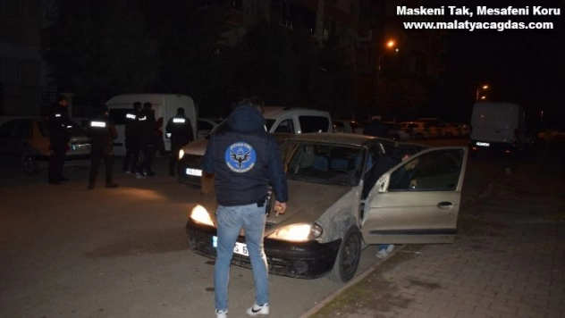 Polisin dur ihtarına uymayan sürücü otomobili bırakıp kaçtı