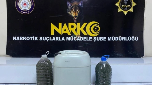 Polisin durdurduğu araçtan 22 kilo sıvı metamfetamin çıktı