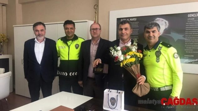 Polisten 'Öğretmenler Günü' kapsamında 6 bin 953 okula ziyaret