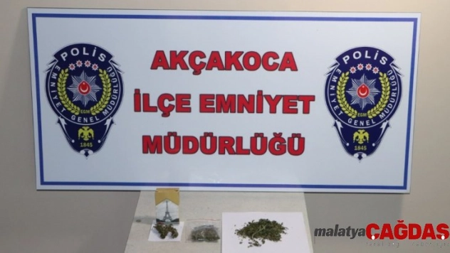Polisten Akçakoca'da uyuşturucu operasyonu