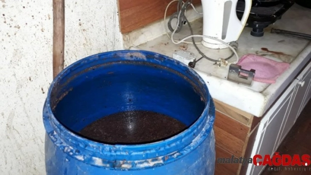 Polisten kaçak içki üretimi yapanlara baskın