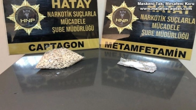 Polisten kaçan motosikletten atılan poşetten uyuşturucu çıktı