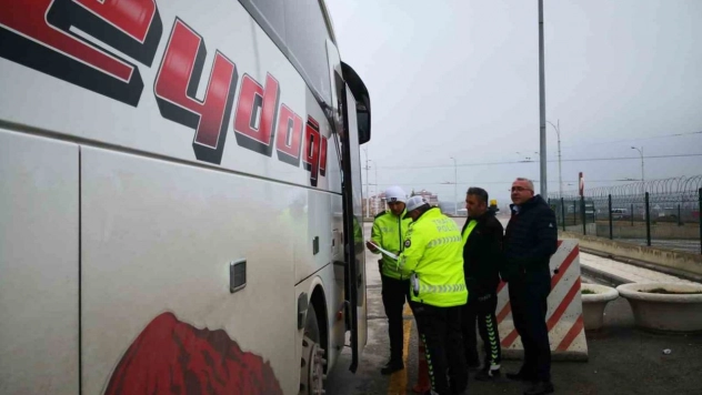 Polisten kış lastiği denetimi