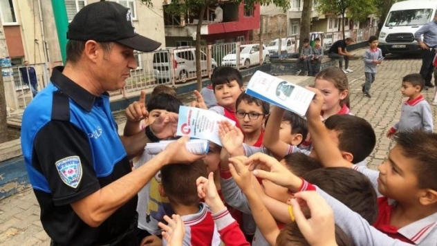 Polisten öğrencilere çok önemli uyarılar