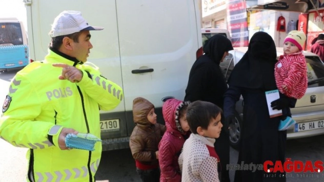 Polisten Suriyelilere trafik eğitimi