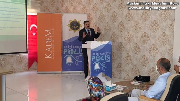 Polisten uyuşturucuyla mücadele bilgilendirmesi