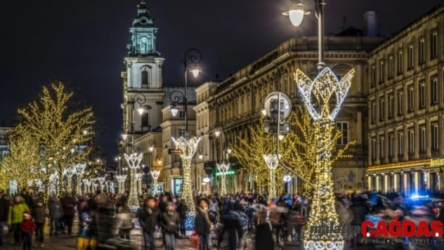 Polonya'da 4,5 milyon lamba kullanılarak yapılan yılbaşı süslemelerine yoğun ilgi