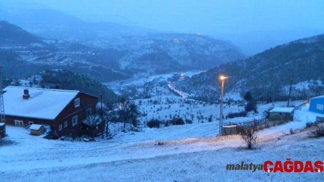 Posof beyaz örtüsüne büründü