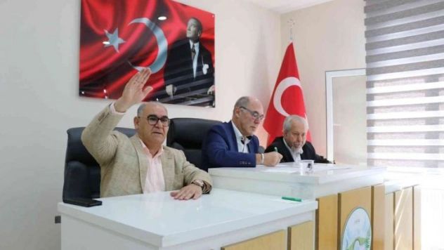 Pozantı Belediye Meclisi greyder için olağanüstü toplandı