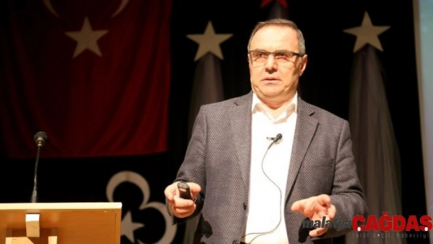 Prof. Dr. Adnan Ömerustaoğlu: 'Daha kaliteli düşünmek için yeterli kelime bilgisine sahip olmalıyız'