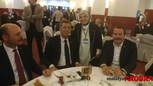 Projelerini  Bakan  Selçuk'a sundu