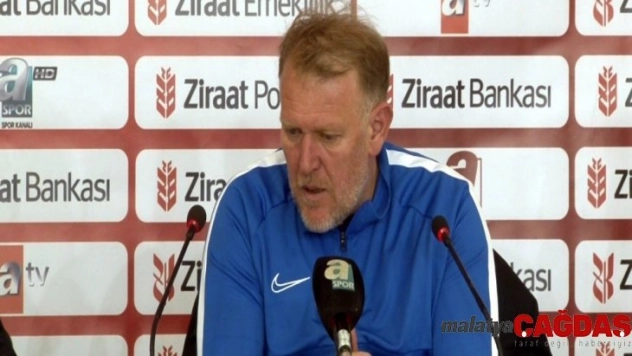 Prosinecki: 'Yeni gelen oyuncularla ligde kalmak için savaşacağız'