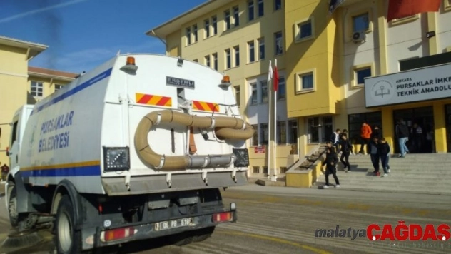 Pursaklar'da okul bahçeleri temizleniyor