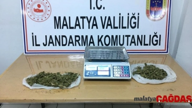 Yarım kilogram esrar ele geçirildi