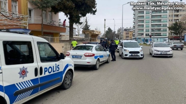 Radar cezası yememek için akıllara gelmeyen şeyi yaptı