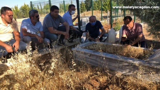 Rahmetli Gazeteci Binzet'in kabrini ziyaret etti