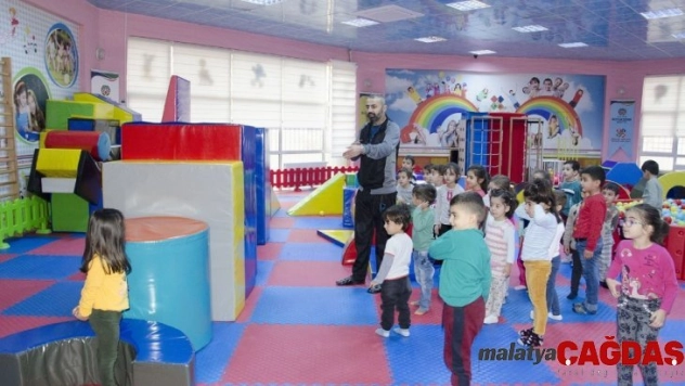 Randevulu olarak ana okullarına hizmet veriyor