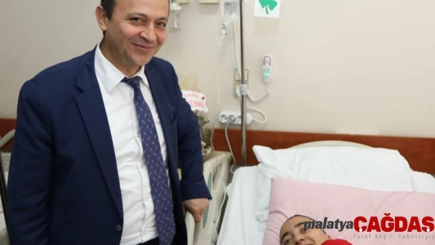 Rektör Çalış, Beyin Kanaması Geçiren Öğrencisine Sahip Çıktı