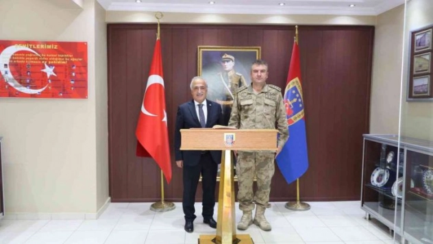 Rektör Çomaklı'dan Kıdemli Albay Şimşek'e hayırlı olsun ziyareti