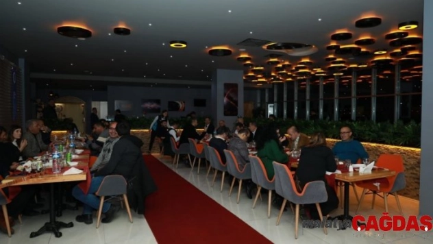 Rektör Çomaklı, gazetecilerle yemekte buluştu