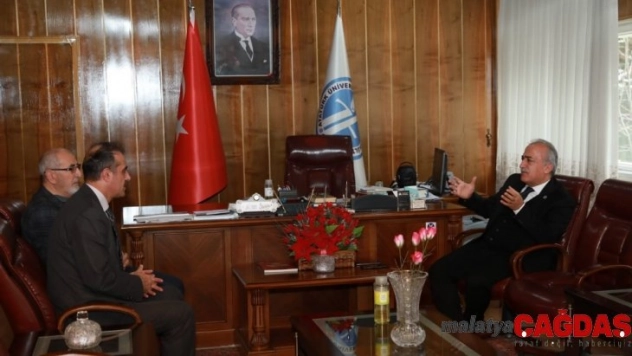 Rektör Çomaklı, İlahiyat Fakültesi Öğretim elemanları ile bir araya geldi