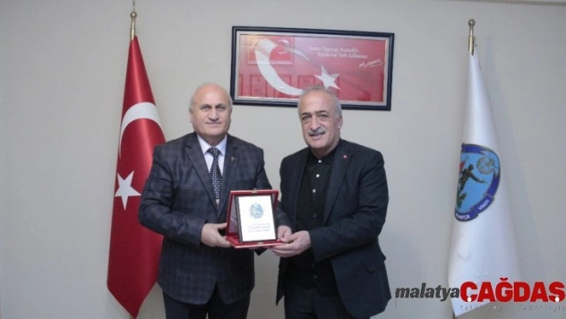 Rektör Çomaklı, Mehmetçik Vakfı yönetimi ile bir araya gelindi