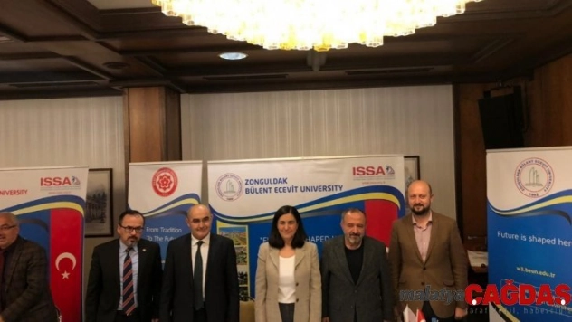 Rektör Çufalı, Almanya'da 5. ISSA Türk üniversiteleri tanıtım fuarına katıldı