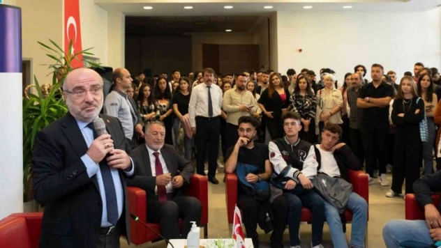 Rektör Karamustafa öğrencilerle buluştu