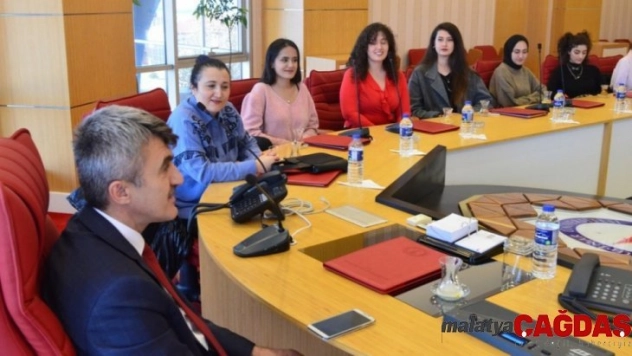 Rektör Uysal, Güzel Sanatlar Fakültesi'nin ödüllü öğrencilerini kabul etti