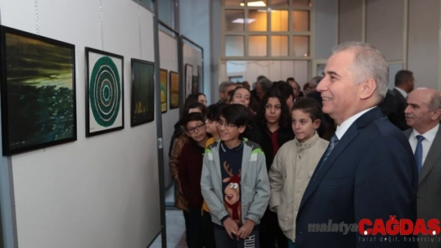 Ressam Gürbüz Azak'ın 60'a yakın eseri görücüye çıktı
