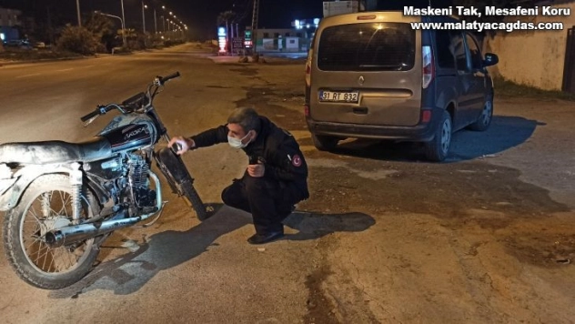 Reyhanlı'da kısıtlama denetimine takılan motosiklet çalıntı çıktı