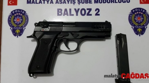 Ruhsatsız silahlar ele geçirildi