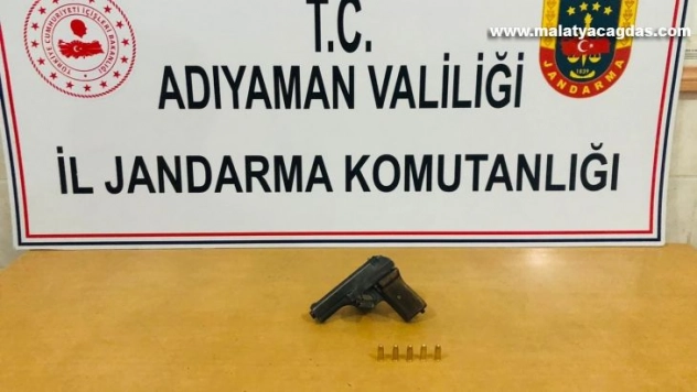 Ruhsatsız tabanca ele geçirildi
