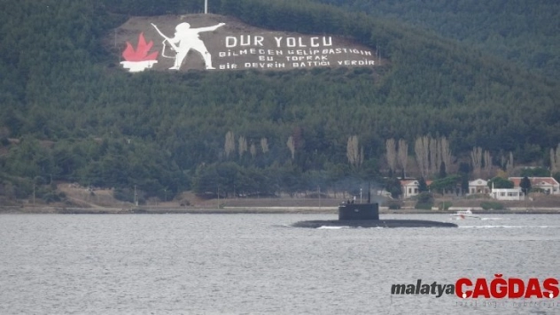 Rus denizaltısı Çanakkale Boğazı'ndan geçti